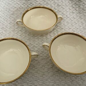 Luxurious Cream Soup Bowls with Gold Accent